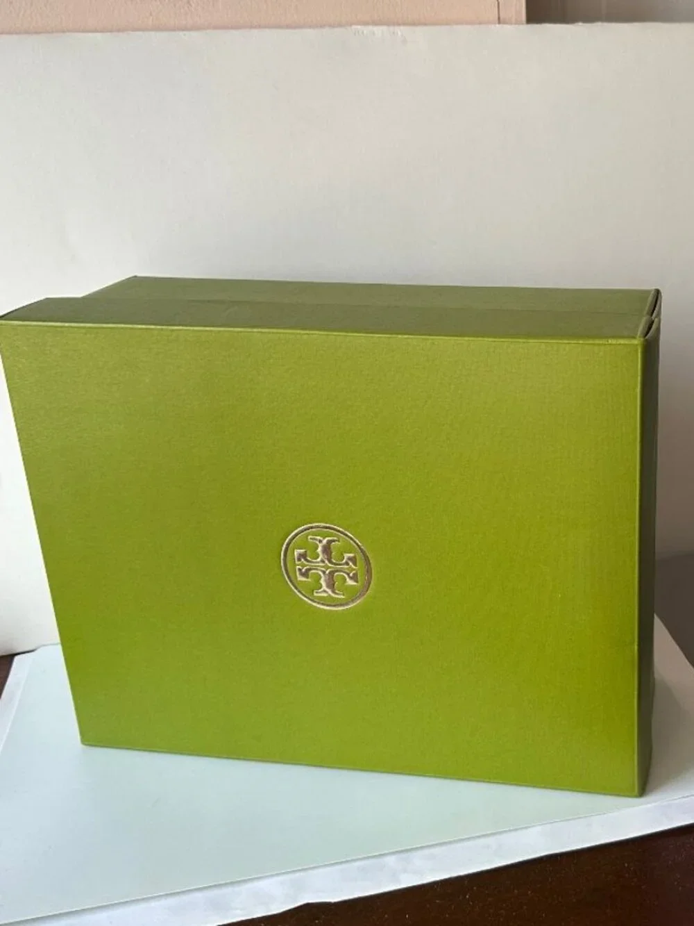 NEW TORY BURCH LARGE SHOE BOX STORAGE AND LACES 13